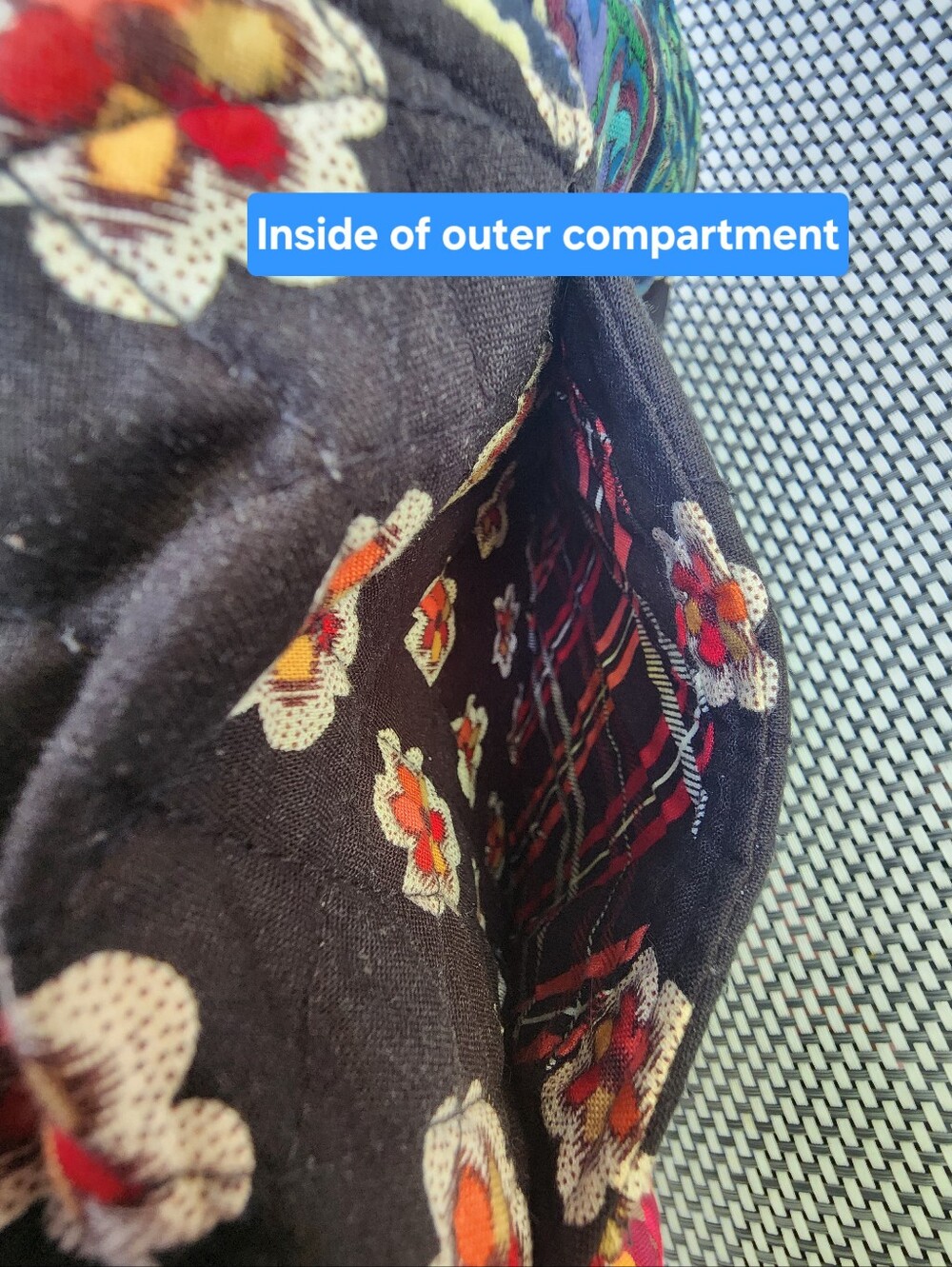 VERA BRADLEY PIROUETTE PATTERN PURSE - Picture 6 of 13